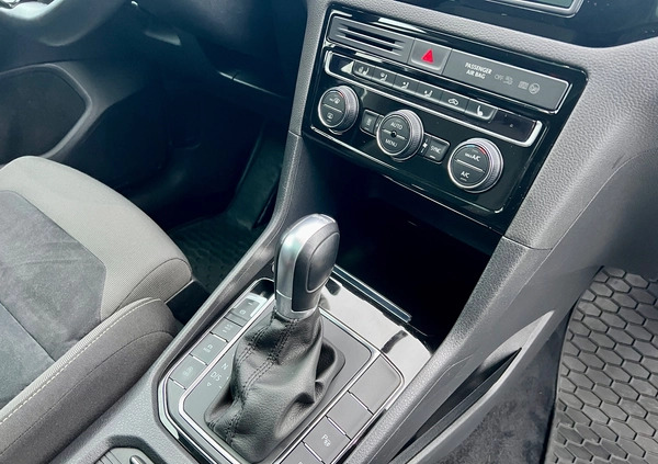 Volkswagen Golf Sportsvan cena 63800 przebieg: 104000, rok produkcji 2015 z Łobez małe 596